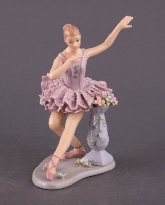 Статуэтка "балерина" высота=14 см. серия "фарфоровые кружева" Porcelain Manufacturing (461-094) 