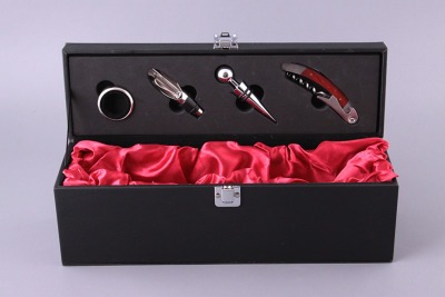 Набор подарочный: штопор, пробка, кольцо для бутылки, нож сомелье, футляр для бутылки 36*11*13 см (к Korea Baoming (752-010) 