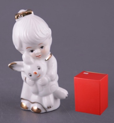 Фигурка "девочка с игрушкой" высота=10 см Hangzhou Jinding (276-045) 