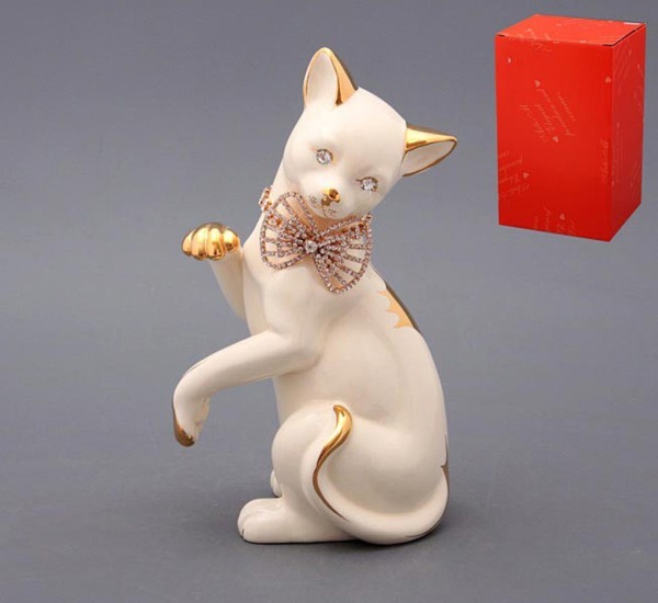 Фигурка "кошка с бабочкой" белая 13*10 см. высота=27 см. Hangzhou Jinding (456-914) 
