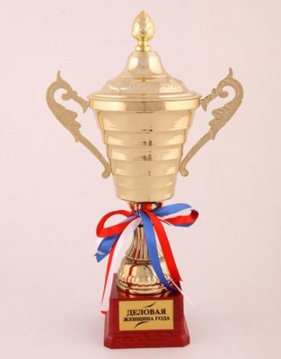 Кубок "деловая женщины года  " высота=35 см. (197-510-10) 