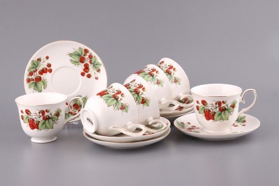 Чайный набор на 6 персон 12пр."клубника" 200 мл. Porcelain Manufacturing (249-149) 