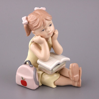Статуэтка "девочка с книгой" высота=9 см. Porcelain Manufacturing (461-151) 