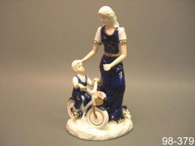 Статуэтка "дама с ребенком" высота=23 см. Hangzhou Jinding (98-379) 